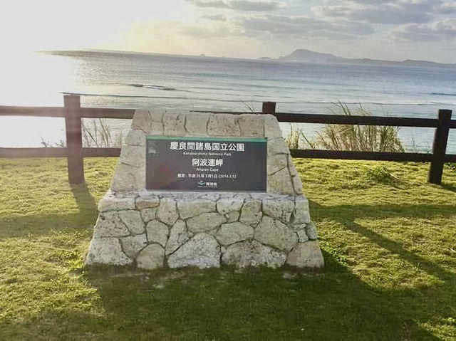 於渡嘉敷島（沖繩最大離島）騎機車ㄧ日遊