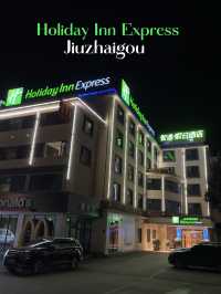 Holiday inn จิ่วจ้ายโกว ทำเลดี สะอาด ราคาไม่แพง