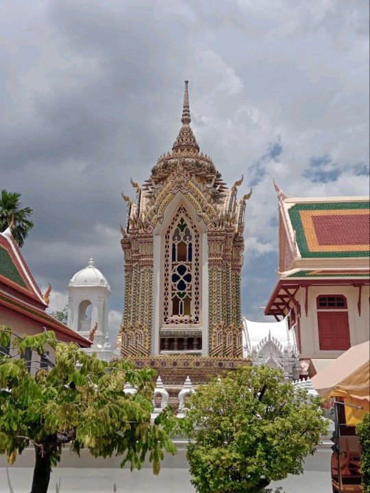 สรงน้ำพระ 🙏กราบพระพุทธอังคีรส วัดราชบพิธ