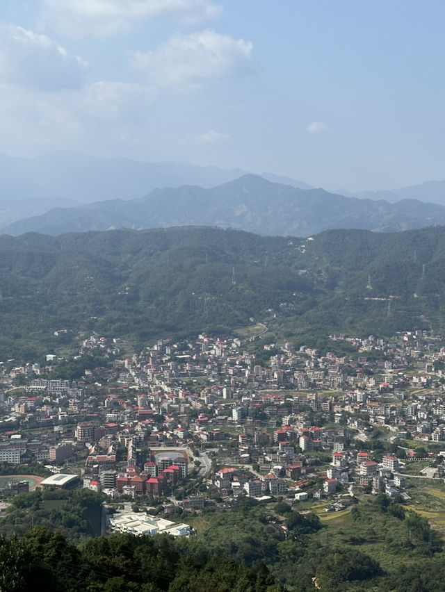 Where the Mist Meets the Divine: Qingshuiyan Temple's Mountain Mirage