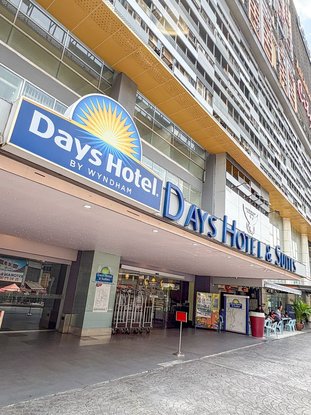 Days Hotel & Suites by Wyndham, 5-mins Walk Away from LRT & MRT Stations