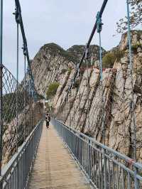 登嵩山-少室山，走過少林寺，穿過壯觀的書冊崖到三皇寨