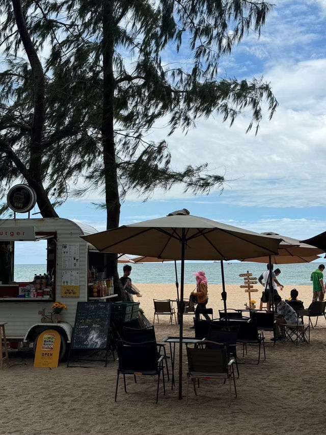 หาดแหลมเจริญ ระยอง