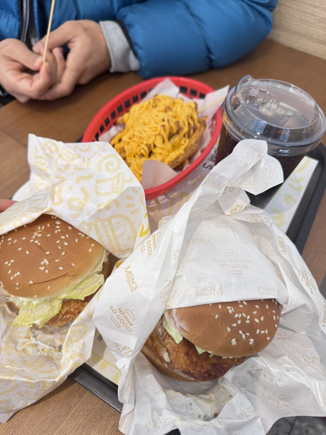충장로 숨은 버거 맛집, 맘스터치 2층에 있다?