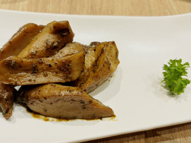 陶板屋林口店，用細緻的料理與溫暖的空間，讓一頓飯不只是吃飽，而是重拾陪伴與對話的溫度