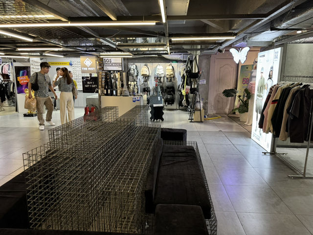 The New Playground - แหล่งช้อปแฟชั่นสุดฮิปในโฮจิมิ