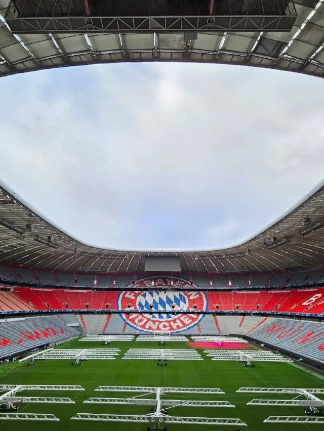 Overwhelming Allianz Arena Stadium Tour!