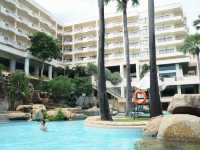 Garden Seaview Hotel – นอนริมทะเล ชมปราสาทสัจธรรม