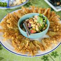 ร้านก็อร่อยแหนมเนือง – เวียดนาม-อีสาน-ไทย ริมน้ำ