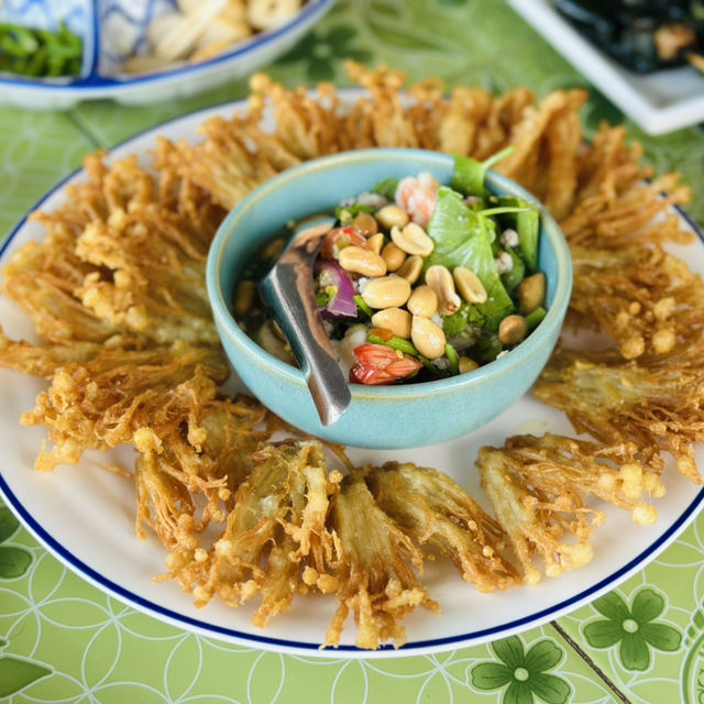 ร้านก็อร่อยแหนมเนือง – เวียดนาม-อีสาน-ไทย ริมน้ำ