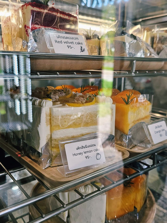 Nanaba Cafe - ตกแต่งสไตล์มินิมอล