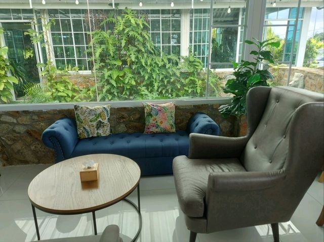 คาเฟ่พัทยา Ma Cheminee tree & coffee house 