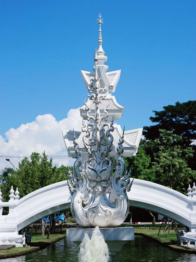 เที่ยววัดร่องขุ่น วัดดังแห่งจังหวัดเชียงราย