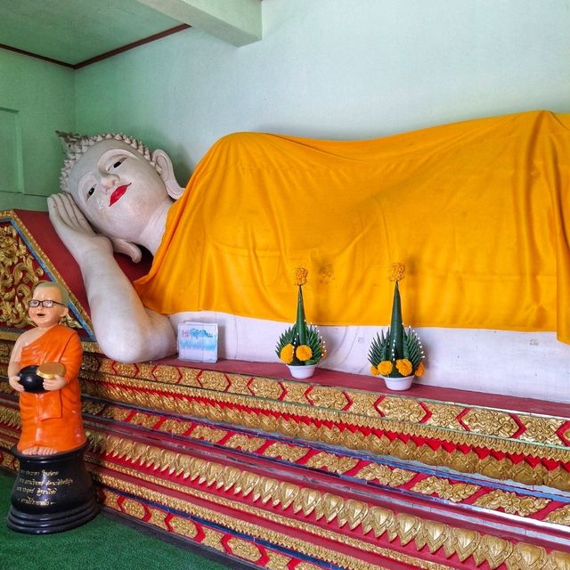 ไหว้พระในวิหารสถาปัตยกรรมล้านนา