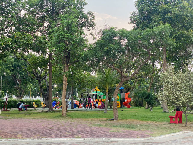 ทุ่งศรีเมือง - สวนสาธารณะ/ลานกิจกรรมใจกลางเมือง