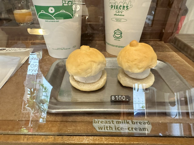 Pieces Cafe & Bed ทรงวาด