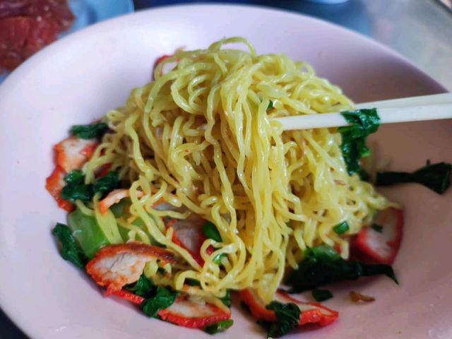 ร้านบะหมี่เก่าแก่ หน้าโรงพักแปดริ้ว