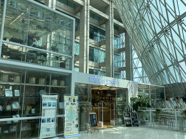 南京圖書館 📚 知識的宇宙體 