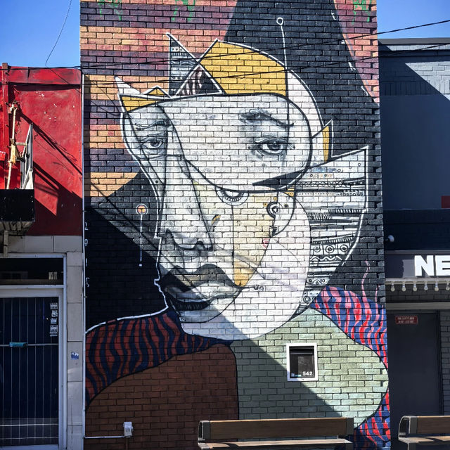 Exploring Newtown: Sydney’s Vibrant Street Art & Vintage Treasure Hub 🎨📷🎶