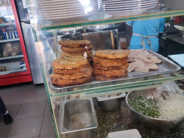 한국 휴게소 장터국수에 오징어 튀김 넣은 맛
