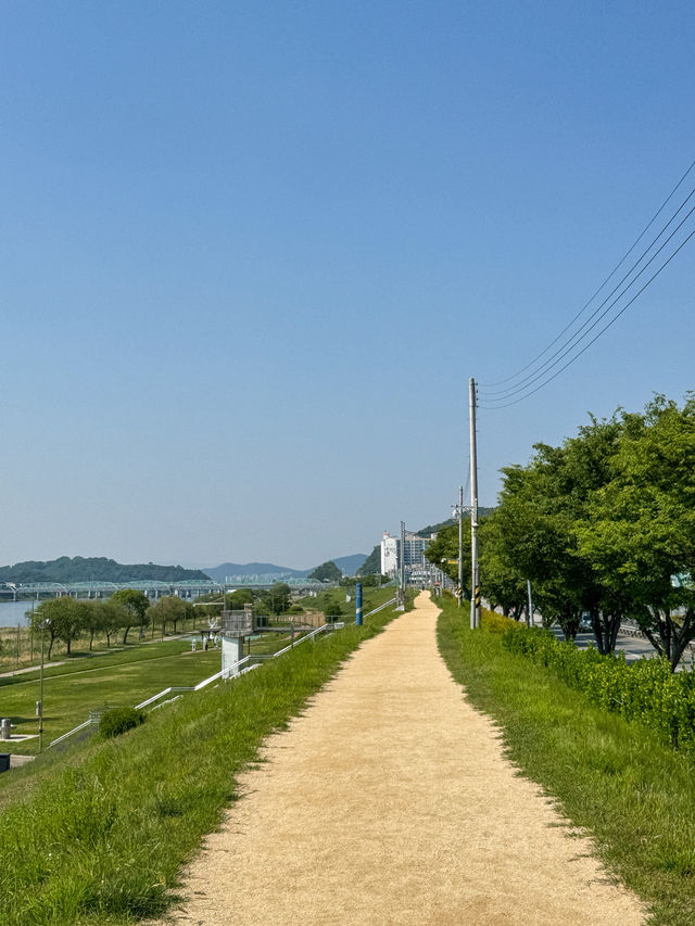 산책하기 좋은 ‘흰가람둔치’