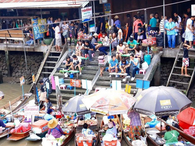 ตลาดน้ำอัมพวา