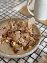 More style than substance at pricey cafe