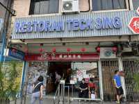 Wrapped in Flavor: Teck Sing’s Herbal Chicken Hits the Spot