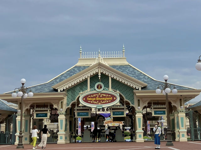 🏰 “꿈과 현실의 경계가 무너지는 곳, 도쿄 디즈니랜드”