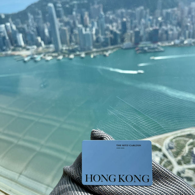 香港麗思卡爾頓酒店-環球貿易廣場頂端，傲踞維港之巔