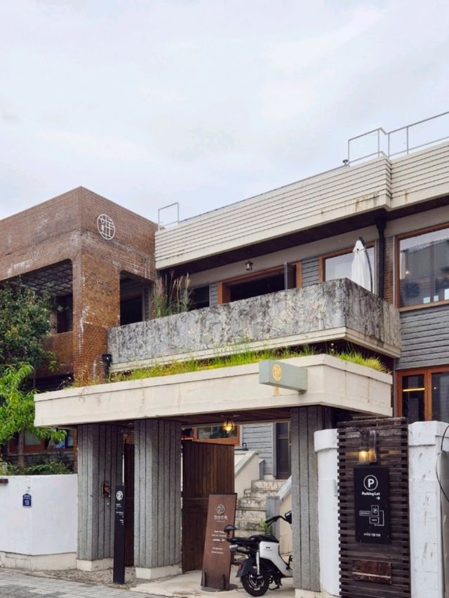 레트로한 이층 양옥집 따뜻한 감성의 ☕️하망주택카페