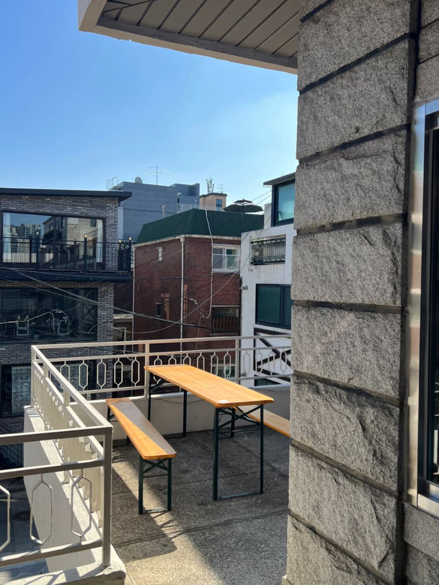 Oats Coffee: A Charming Café in a Seoul Townhouse