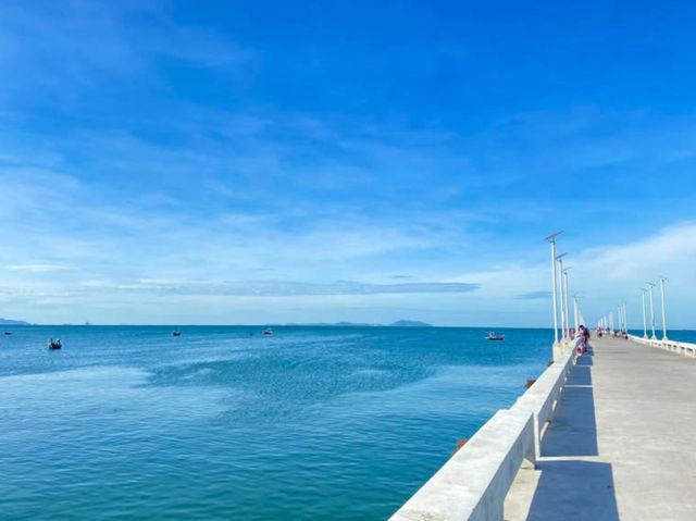 バンコクから日帰り旅行にぴったり🌊 バーンセーンビーチでリラックスタイム！ #タイ旅行 #ビーチ日和」