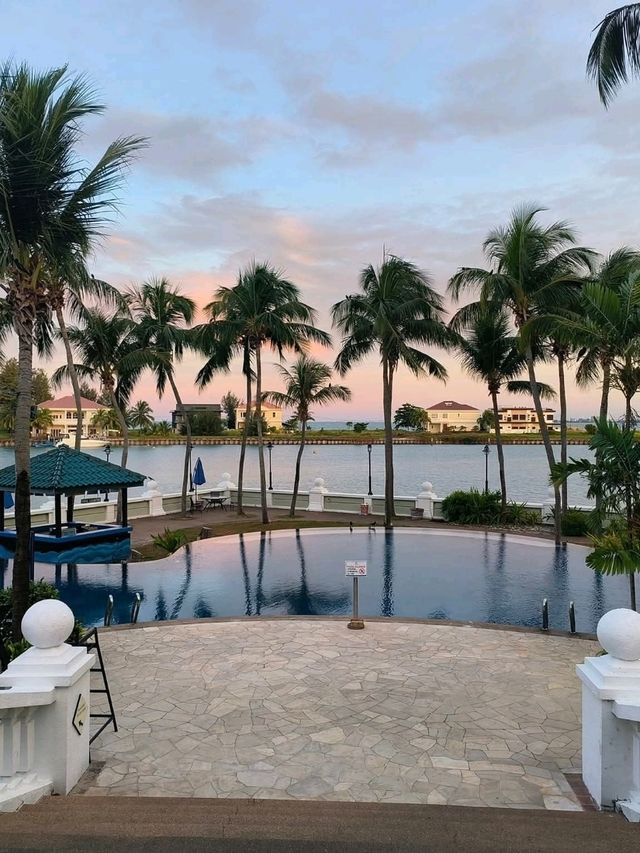 “Avillion Admiral Cove – Spacious Seaside Retreat with Charming Flaws”