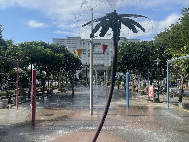 漫步苗栗市民廣場：城市中的綠意與水聲！
