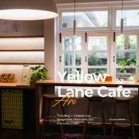 ☕ คาเฟ่สีขาวกลางสวนในอารีย์: Yellow Lane Cafe
