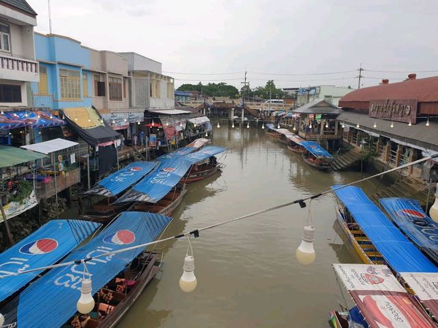 Amphawa Floating Market (Near Bangkok)