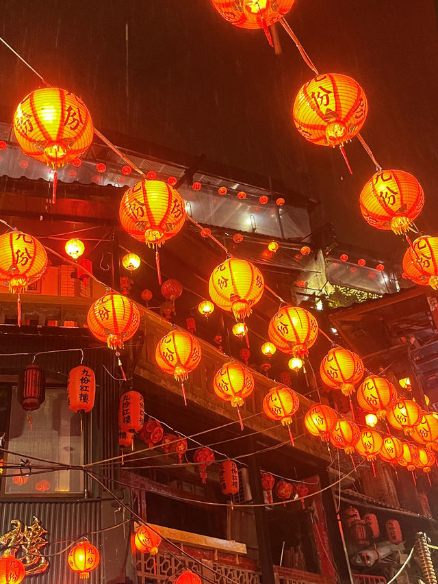 🌙 Jiufen Old Street at Night – A Hidden World After Dark