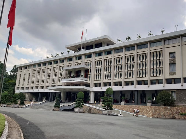 🇻🇳ホーチミンの歴史を感じる場所「統一会堂」でタイムスリップ体験