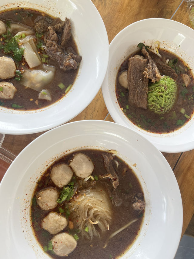 ฟาฮัท ก๋วยเตี๋ยวเรือ อ่าวลึก