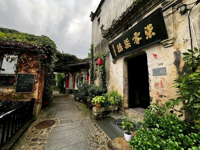 Time Travel Vibes in Hongcun Old Town