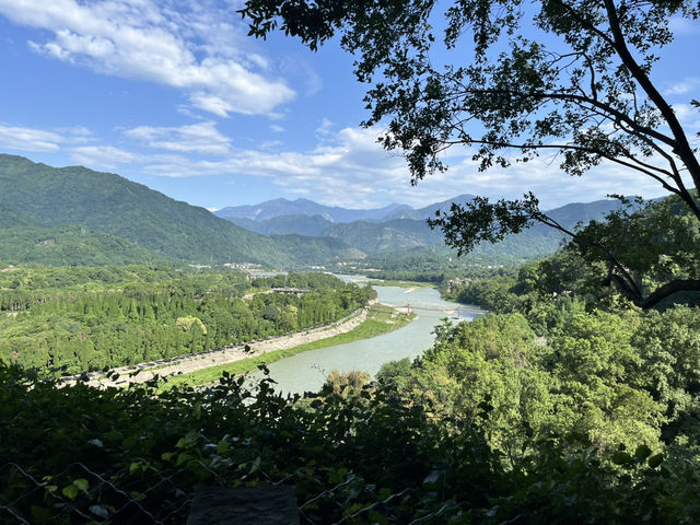 🌿 Escape to Dujiangyan 都江堰 — Where Nature, History & Serenity Meet