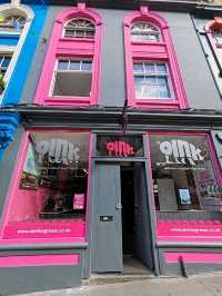 Discovering Victoria Street: Edinburgh's Colorful Fairytale