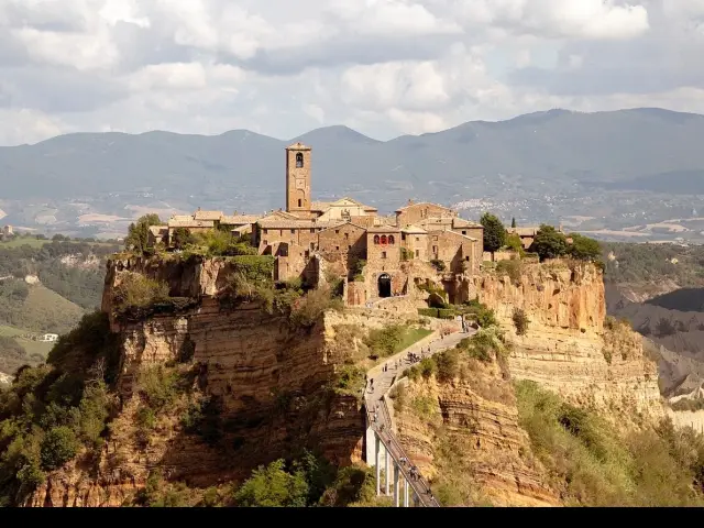 Tuscany: Walking in the Breath of Art, the Birthplace of the Renaissance