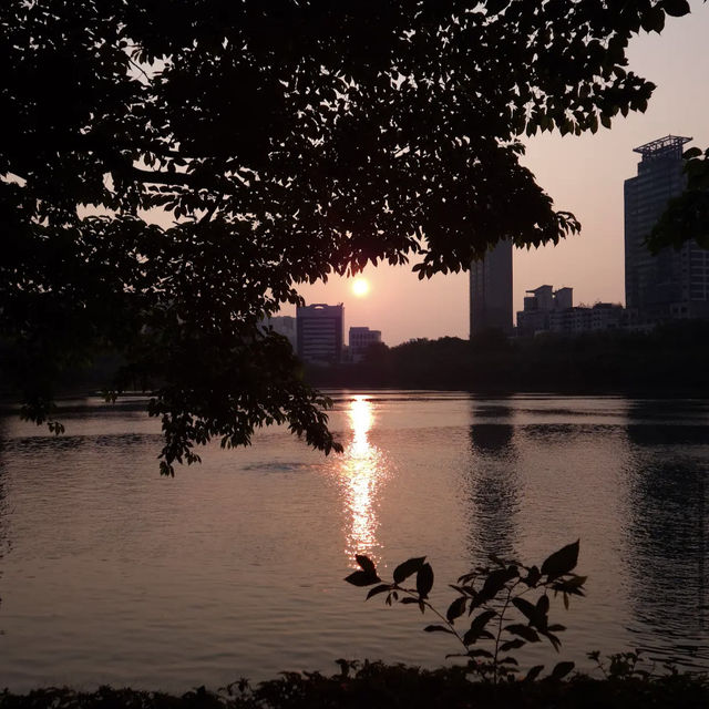 Seokchon Lake Park