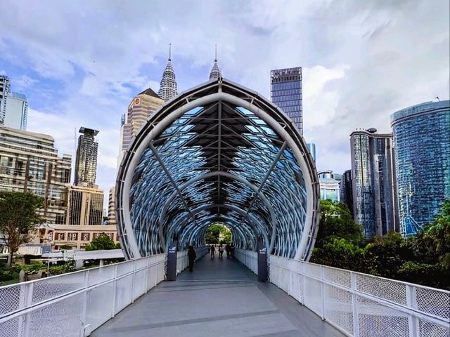 吉隆坡 | 莎羅馬行人天橋 Saloma Bridge，雙子星塔最夯的打卡點