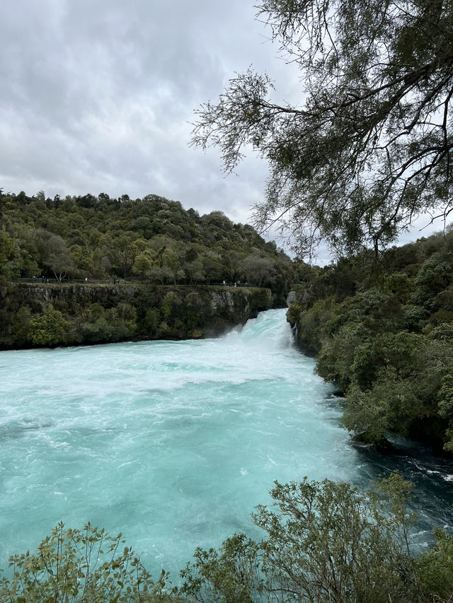 Huka falls น้ำตกชื่อดังของเกาะเหนือนิวซีแลนด์