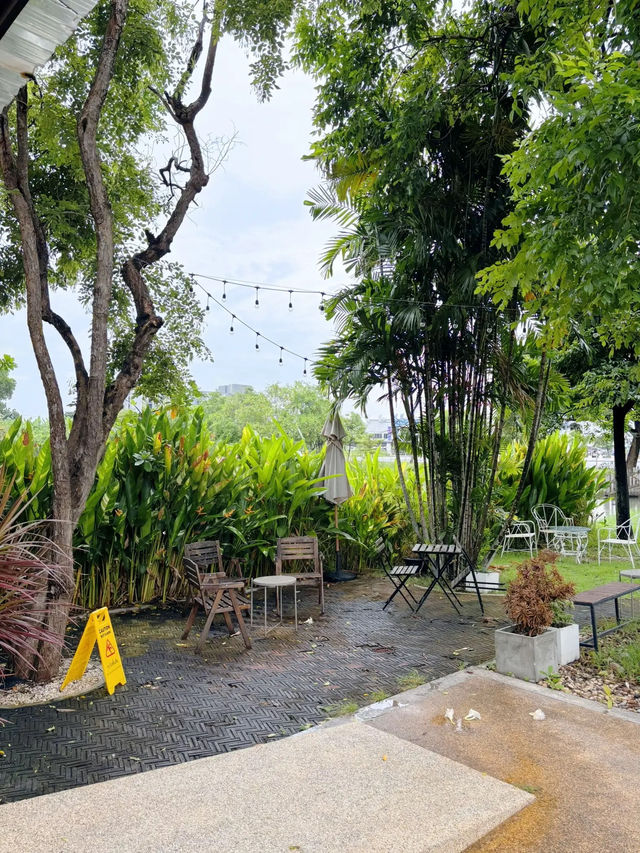 คาเฟ่ในบ้านสวน บรรยากาศดี ที่แปดริ้ว