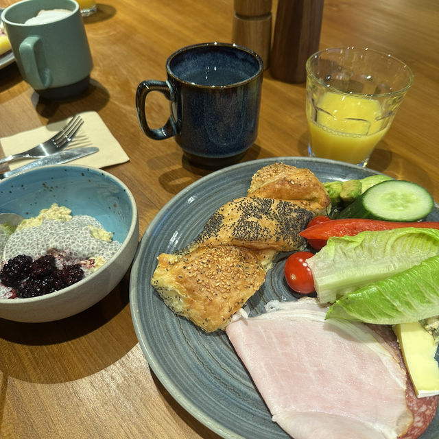 【哥本哈根住宿真．推薦】Hotel Mayfair 位置超方便！行去地鐵站同火車站都係5-10分鐘🚇 大堂有免費水斟＋Board Game玩！