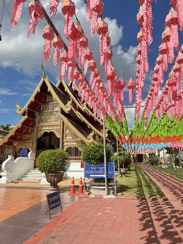 พาเที่ยวงานเทศกาลโคมแสนดวง จ.ลำพูน พาเที่ยวงานเทศกาลโคมแสนดวง จ.ลำพูน